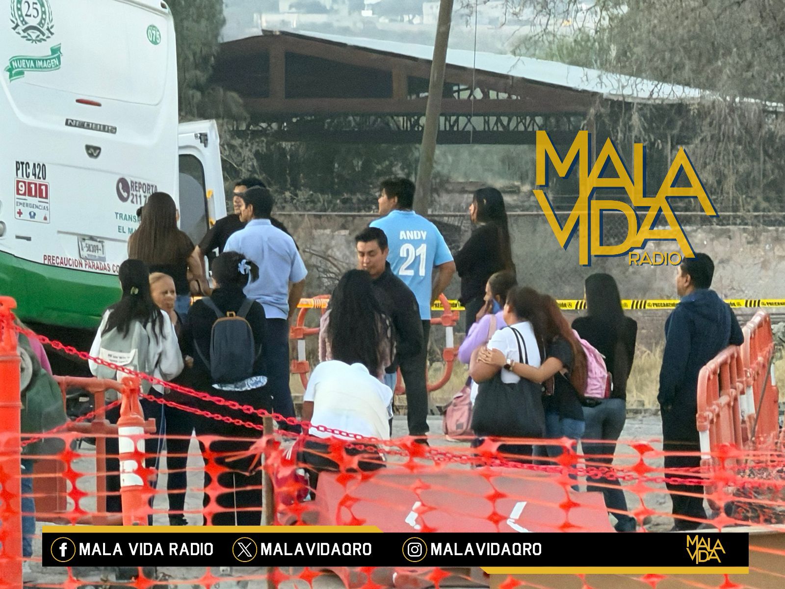 CAMIÓN DE TRANSPORTE PÚBLICO SUBURBANO ES EMBESTIDO POR EL TREN, OCURRIÓ EN EL MARQUÉS