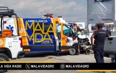 AMBULANCIA DE PROTECCIÓN CIVIL DE EL MARQUÉS, SUFRE FUARTE ACCIDENTE VEHICULAR CUANDO ACUDÍA A ATENDER UNA EMERGENCIA.