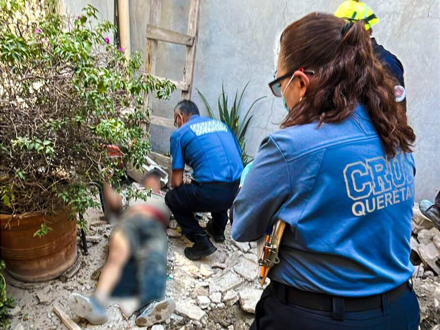 HOMBRE ES TRASLADADO AL HOSPITAL TRAS CAER DE UNA ALTURA DE APROXIMADAMENTE SEIS METROS CUANDO REALIZABA TRABAJOS DE ALBAÑILERÍA.