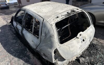 INCENDIAN DE MANERA INTENCIONAL UN VEHÍCULO EN EL CENTRO HISTÓRICO, EL PRESUNTO RESPONSABLE FUE DETENIDO.