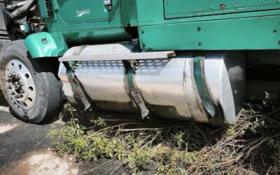 TRÁILER CHOCA Y PROVOCA DERRAME DE DIÉSEL SOBRE PASEO DE LA REPÚBLICA.