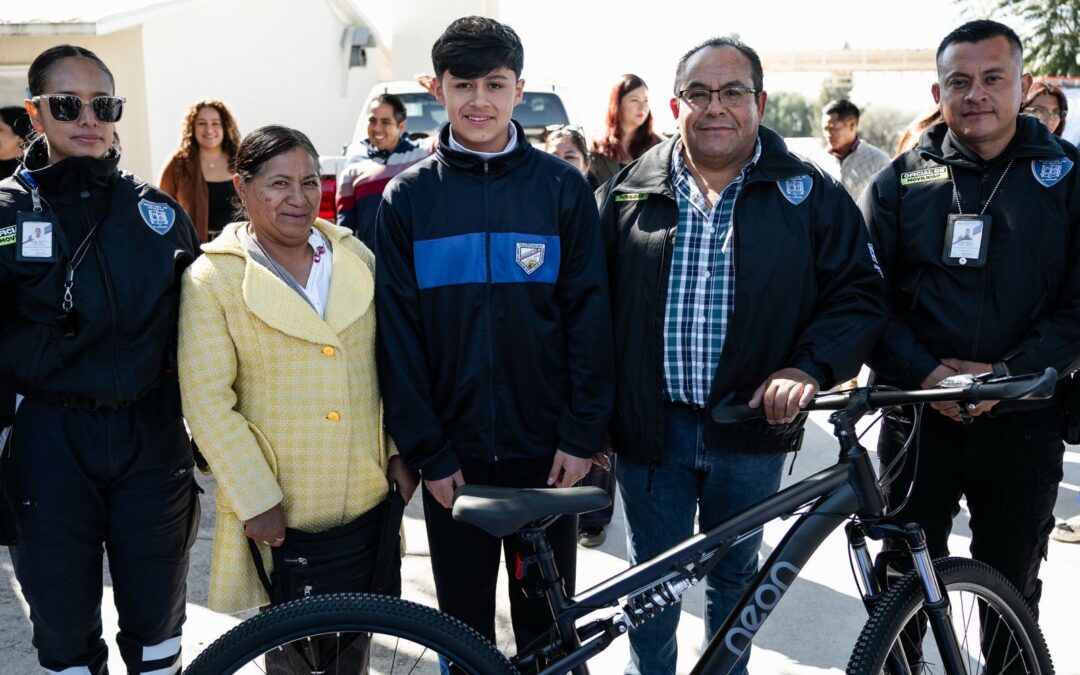LA SECRETARÍA DE MOVILIDAD DE EL MARQUÉS, IMPARTE CURSO DE CULTURA VIAL EN EL LOBO Y AGUA AZUL.
