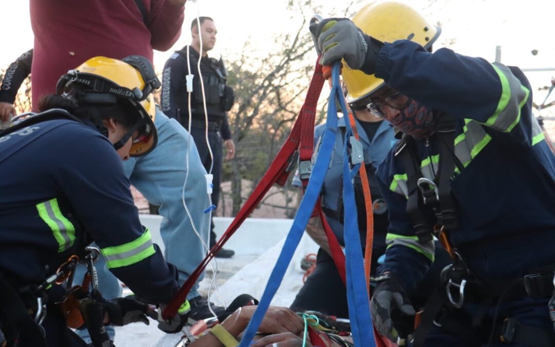 ES TRASLADADO AL HOSPITAL LUEGO DE RECIBIR UNA FUERTE DESCARGA ELÉCTRICA.