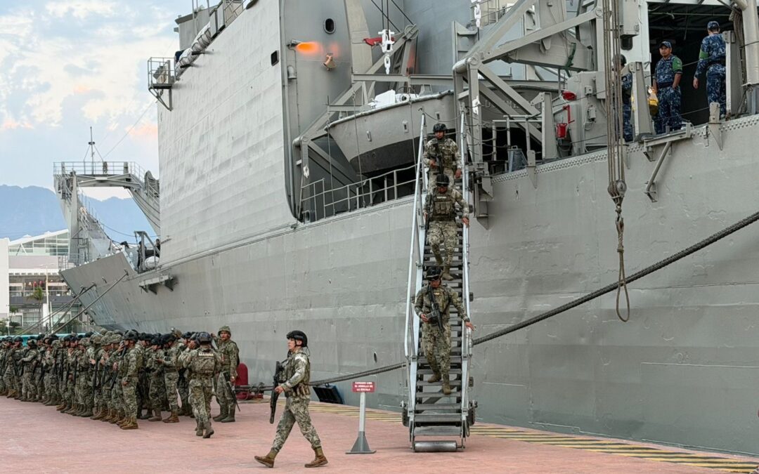 ARRIBA BUQUE CON PERSONAL DE INFANTERÍA DE MARINA PARA REFORZAR LA SEGURIDAD EN PUERTO VALLARTA, JALISCO.