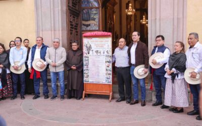 AUTORIDADES MUNICIPALES Y ECLESIÁSTICAS REALIZAN LA “PEGA DE BANDO”, QUE ANUNCIA EL INICIO DE LAS FIESTAS EN HONOR A LA VIRGEN DE EL PUEBLITO.