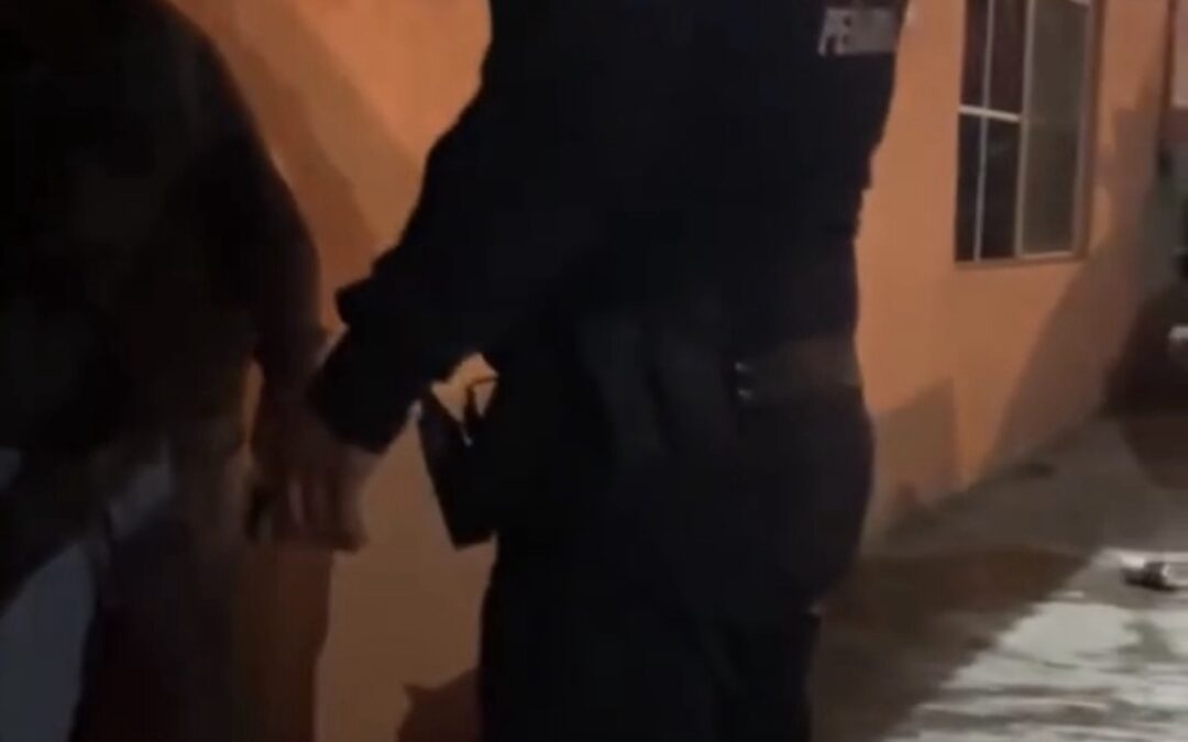 ELEMENTO DE LA POLICÍA DE PEÑAMILLER ES INVESTIGADO POR SU PRESUNTA RESPONSABILIDAD EN ACTOS DE ABUSO DE AUTORIDAD Y VIOLENCIA EN CONTRA DE CIUDADANOS.