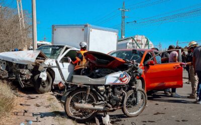 FUERTE ACCIDENTE TIPO CHOQUE MÚLTIPLE SE REGISTRÓ SOBRE LA CARRETERA ESTATAL 200 EN EL MARQUÉS.