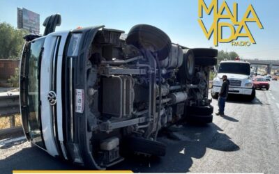 APARATOSA VOLCADURA SOBRE EL LIBRAMIENTO SURPONIENTE SÓLO DAÑOS MATERIALES.