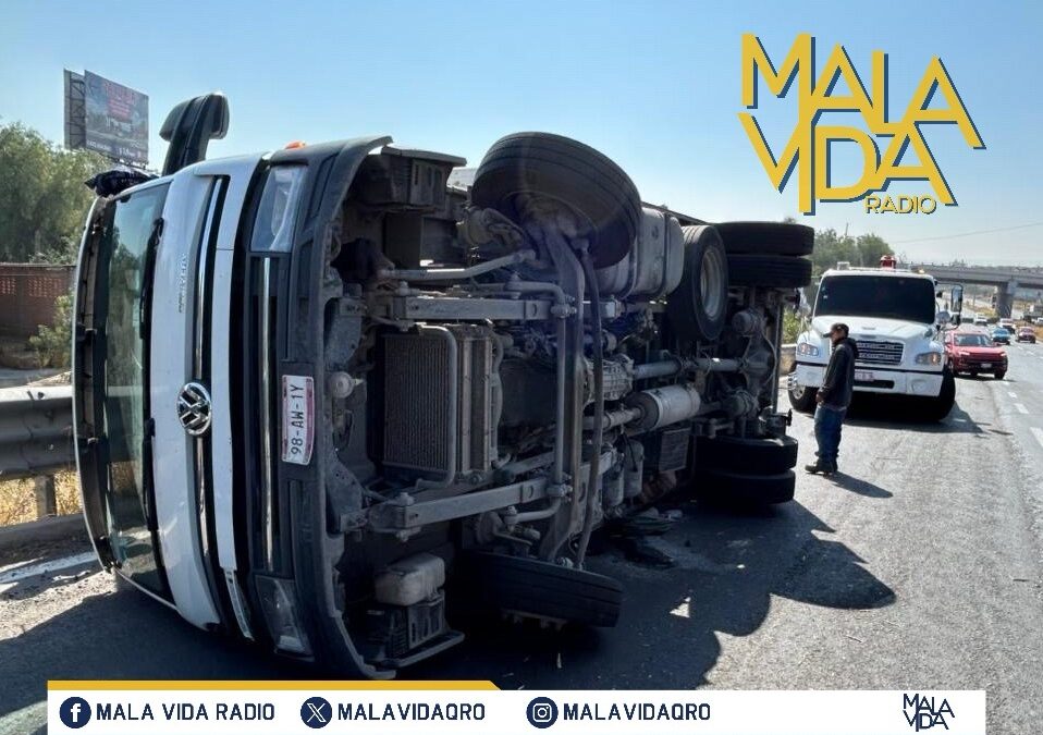 APARATOSA VOLCADURA SOBRE EL LIBRAMIENTO SURPONIENTE SÓLO DAÑOS MATERIALES.