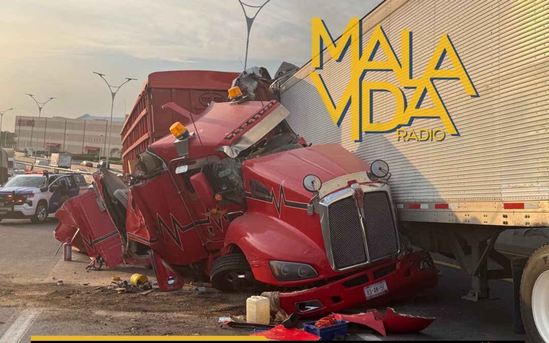 APARATOSO CHOQUE ENTRE DOS VEHÍCULOS DE CARGA COLAPSÓ LA CARRETERA 57 A LA ALTURA DE PLAZA GALERÍAS.