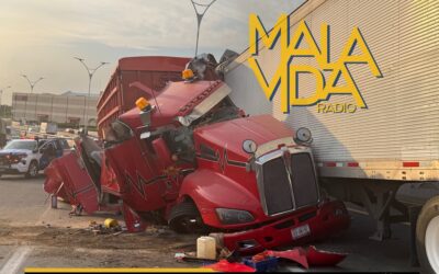 APARATOSO CHOQUE ENTRE DOS VEHÍCULOS DE CARGA COLAPSÓ LA CARRETERA 57 A LA ALTURA DE PLAZA GALERÍAS.