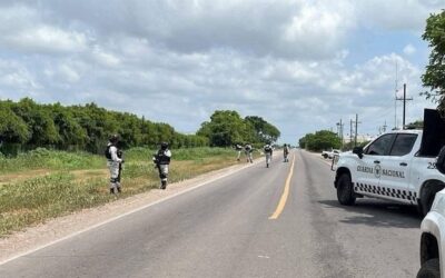 PERSONA DETENIDA APROVECHA EL DESCUIDO DE ELEMENTOS DE LA GUARDIA NACIONAL Y LES ROBA LA PATRULLA CON TODO Y ARMAMENTO EN HUIMILPAN.