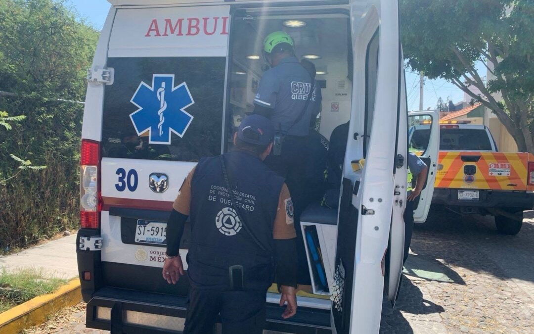 HOMBRE CAE DE UNA ALTURA DE APROXIMADAMENTE CINCO METROS DESPUÉS DE RECIBIR UNA FUERTE DESCARGA ELÉCTRICA EN LA COLONIA ÁLAMOS 3ª SECCIÓN.