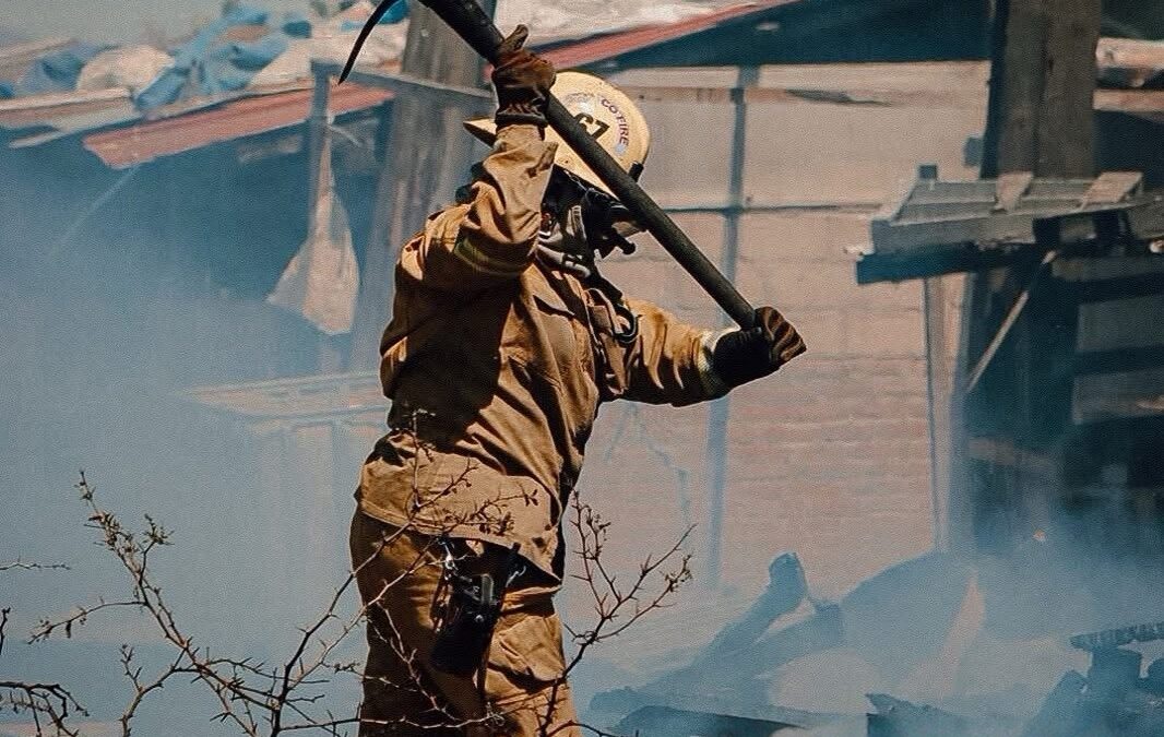 FUERTE INCENDIO EN UNA RECICLADORA PROVOCA DAÑOS A VARIOS VEHÍCULOS EN EL MARQUÉS.