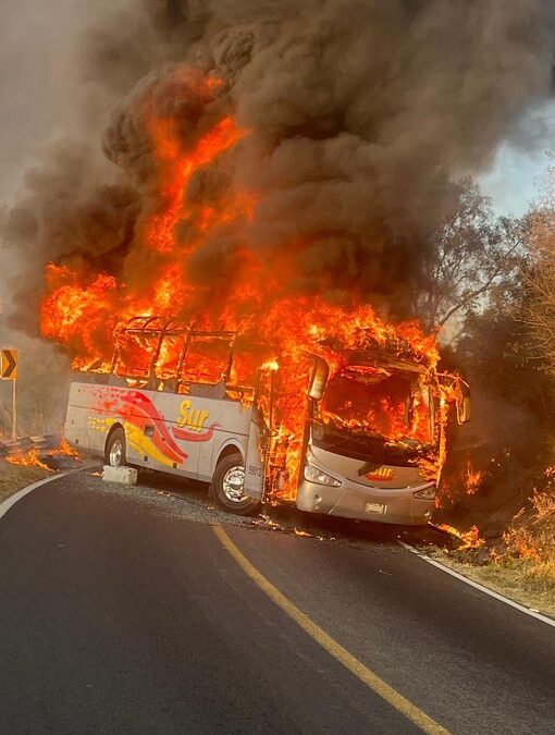 SE REGISTRARON NARCO BLOQUEOS EN MÁS DE LA MITAD DE LOS ESTADOS DEL PAÍS TRAS EL ABATIMIENTO DE “EL MENCHO”.