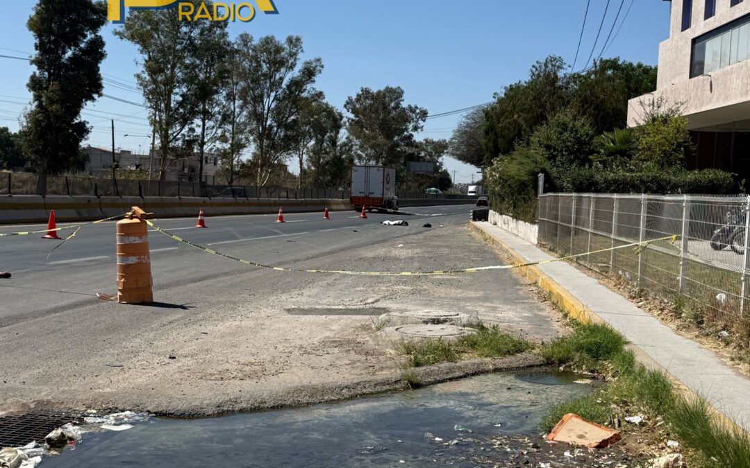 HOMBRE MUERE ATROPELLADO TRAS INTENTAR CRUZAR LA CARRETERA CUOTA A CELAYA A LA ALTURA DE PLAZA HILVANA.