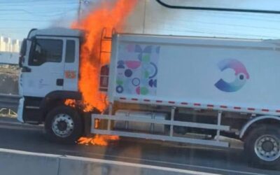 UNA FALLA MECÁNICA PROVOCA EL INCENDIO DE UN VEHÍCULO RECOLECTOR DE BASURA DEL MUNICIPIO DE CORREGIDORA.