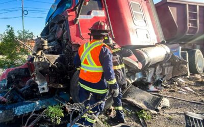 TRÁILER SE QUEDA SIN FRENOS Y PROVOCA UN FUERTE ACCIDENTE MÚLTIPLE (CARAMBOLA), SOBRE AV. DE EL PARQUE.