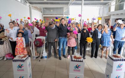 ENTREGA RODRIGO MONSALVO MÁS DE MIL DESPENSAS A ADULTOS MAYORES DEL MUNICIPIO DE EL MARQUÉS.