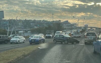 APARATOSO ACCIDENTE VEHICULAR TIPO CARAMBOLA SE REGISTRÓ SOBRE EL BULEVAR BERNARDO QUINTANA.