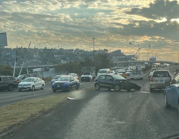 APARATOSO ACCIDENTE VEHICULAR TIPO CARAMBOLA SE REGISTRÓ SOBRE EL BULEVAR BERNARDO QUINTANA.
