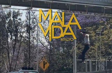 HOMBRE INTENTÓ ACABAR CON SU VIDA LANZÁNDOSE DE UN PUENTE PEATONAL UBICADO SOBRE EL BULEVAR BERNARDO QUINTANA.