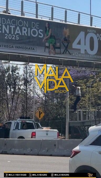 HOMBRE INTENTÓ ACABAR CON SU VIDA LANZÁNDOSE DE UN PUENTE PEATONAL UBICADO SOBRE EL BULEVAR BERNARDO QUINTANA.