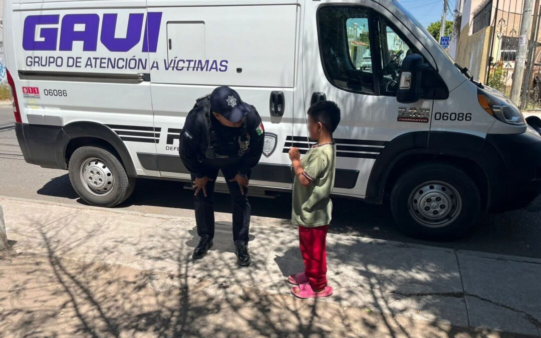 ELEMENTOS DE POES LOCALIZAN Y RESGUARDAN A UN MENOR QUE PRESUNTAMENTE FUE ABANDONADO EN LA COLONIA LAS TERESAS, LA FGE YA INVESTIGA.