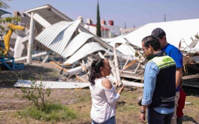 RETIRAN ARCOTECHO QUE COLAPSO TRAS LOS FUERTE VIENTOS Y LLUVIAS UBICADO EN LA COLONIA TIERRA Y LIBERTAD.