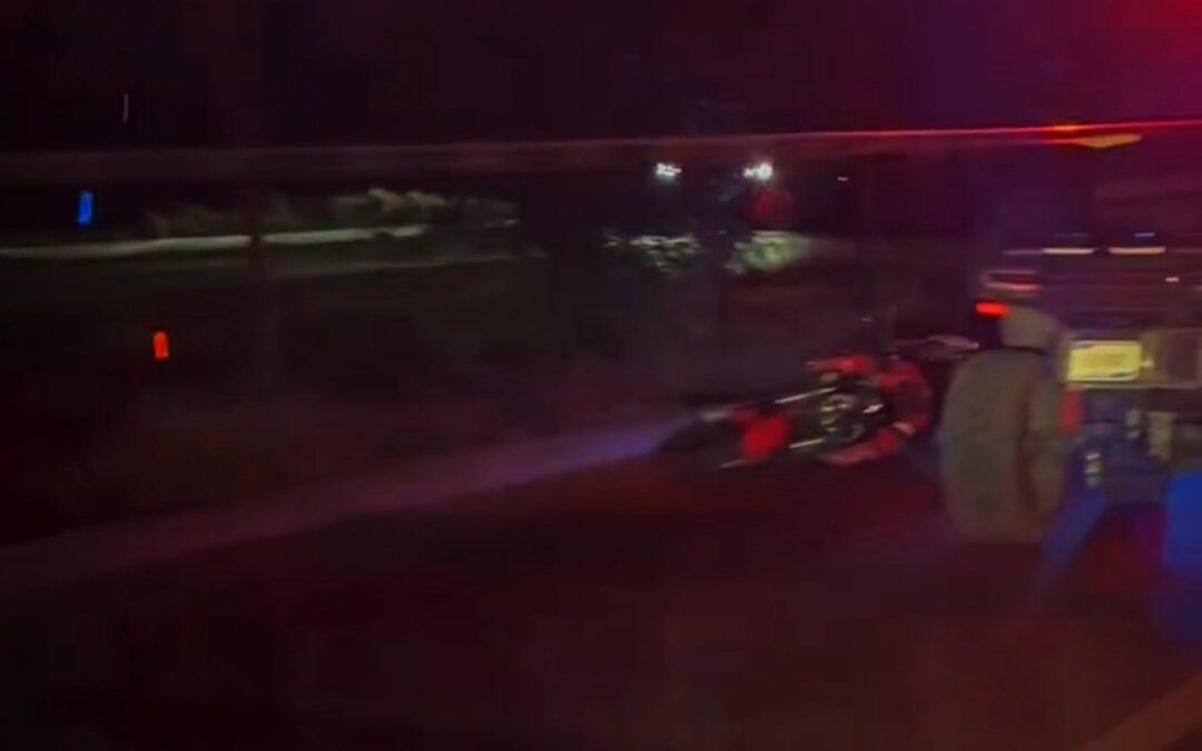 MUERE MOTOCICLISTA TRAS CAER DE SU VEHÍCULO CUANDO CIRCULABA POR LA CARRETERA ESTATAL 200 EN EL MARQUÉS.