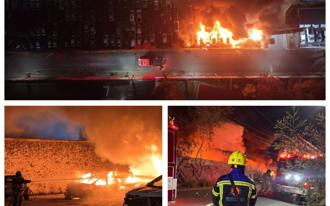 INCENDIO CONSUME VARIOS VEHÍCULOS QUE ERAN RESGUARDADOS EN UN PREDIO EN LA COLONIA DESARROLLO SAN PABLO.