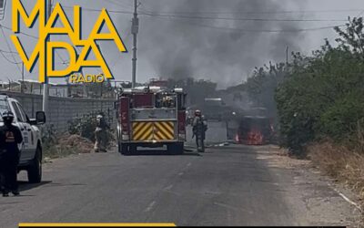 CAMIONETA TERMINA TOTALMENTE CALCINADA TRAS SUFRIR UNA FALLA MECÁNICA.