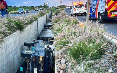 VEHÍCULO SALE DEL CAMINO Y TERMINA AL INTERIOR DE UN DREN PLUVIAL EN LA CARRETERA 540.