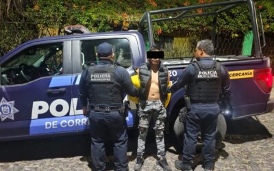 POLICÍAS DE CORREGIDORA ASEGURARON A UN SUJETO QUE TENÍA COMO REHENES A SUS HIJOS Y AMENAZABA CON CAUSARLES DAÑO.