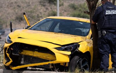 VEHÍCULO SALE DEL CAMINO CUANDO CIRCULABA POR EL CIRCUITO UNIVERSIDADES.