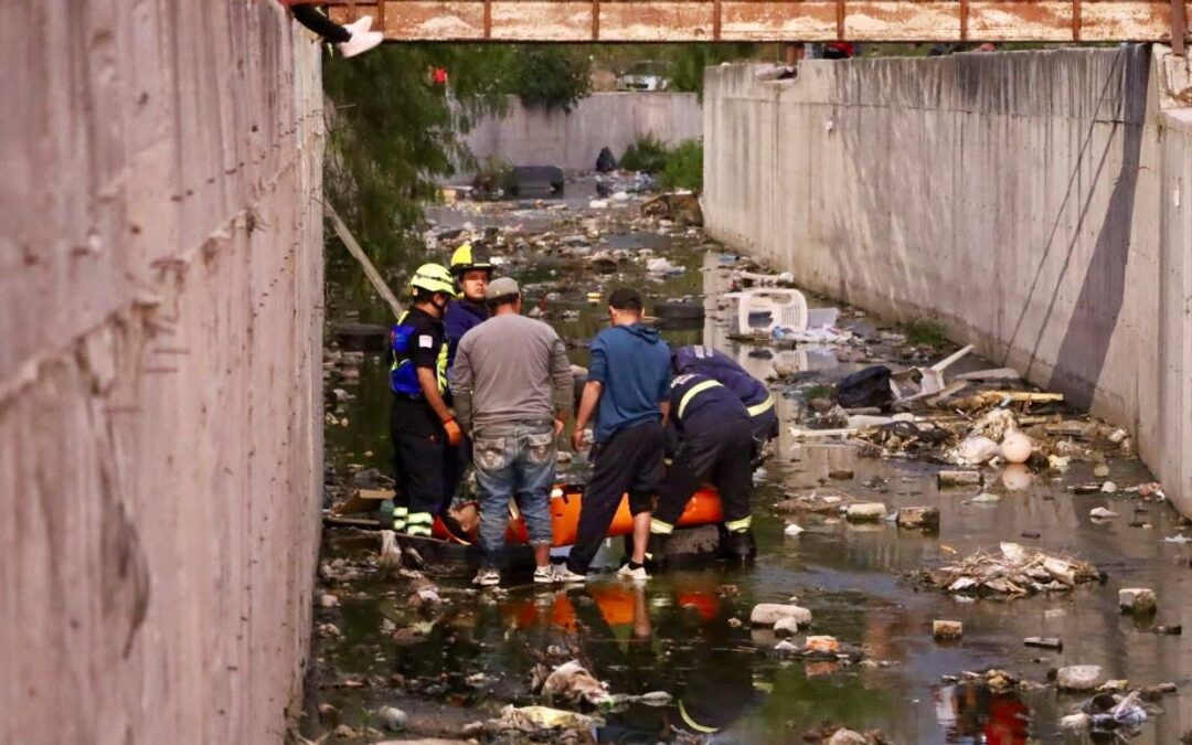 CAE HOMBRE AL INTERIOR DE UN DREN PLUVIAL EN SANTA ROSA JÁUREGUI.