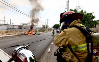 FUERTE EXPLOSIÓN DE UNA CAMIONETA DEJÓ A DOS PERSONAS GRAVEMENTE LESIONADAS.