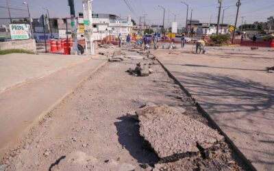 AUTORIDADES DE CORREGIDORA SUPERVISAN LA OBRA EMERGENTE POR SOCAVÓN EN EL BULEVAR DE LAS AMÉRICAS.
