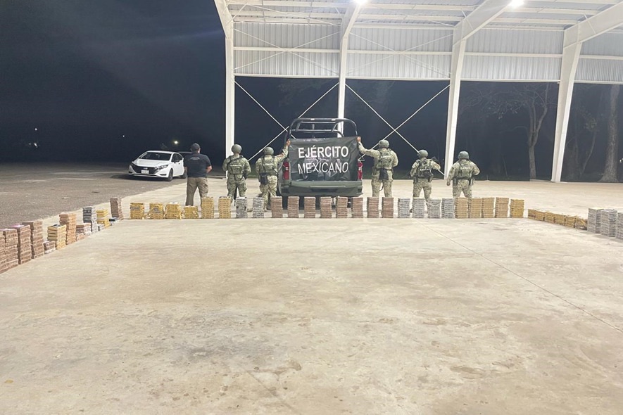 EJÉRCITO Y FUERZA AÉREA MEXICANA ASEGURARÁN AERONAVE Y MÁS DE MEDIA TONELADA DE PRESUNTA COCAÍNA.