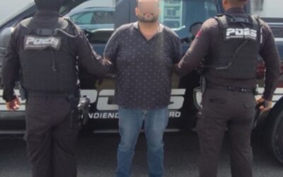 ELEMENTOS DE POES ASEGURARON A UN HOMBRE QUE INTENTABA VENDER UN VEHÍCULO CON DOCUMENTOS FALSOS, ADEMÁS CONTABA CON UNA ORDEN DE APREHENSIÓN.