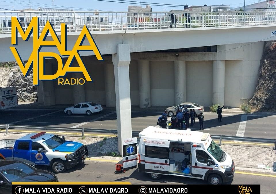 JOVEN INTENTÓ QUITARSE LA VIDA LANZÁNDOSE DESDE UN PUENTE PEATONAL, FUE TRASLADADO AL HOSPITAL EN CALIDAD DE GRAVE.