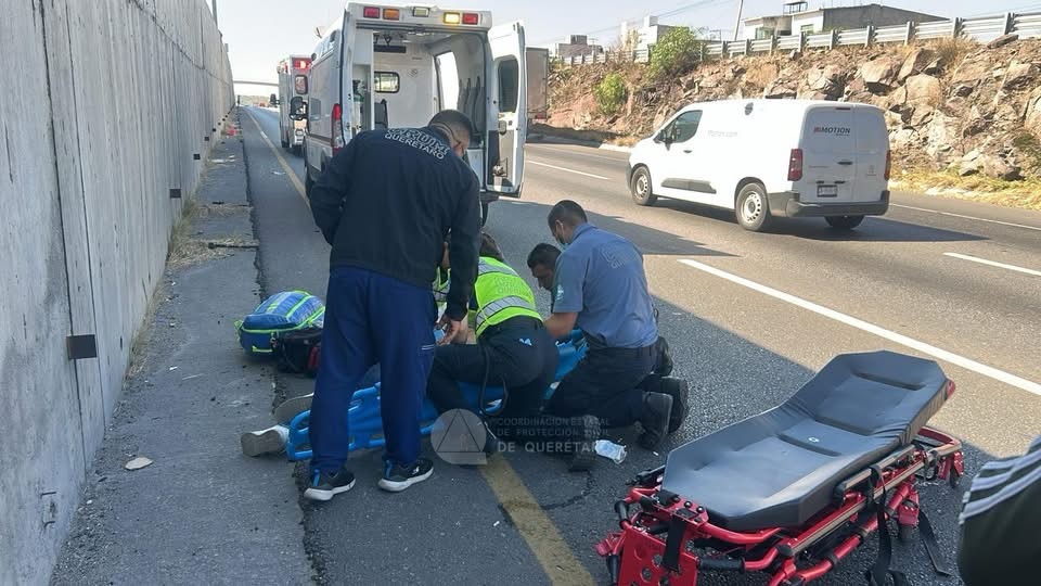 CONDUCTOR ES TRASLADADO AL HOSPITAL EN CALIDAD DE GRAVE LUEGO DE PROTAGONIZAR UN ACCIDENTE VEHICULAR SOBRE PASEO DE LA REPÚBLICA.