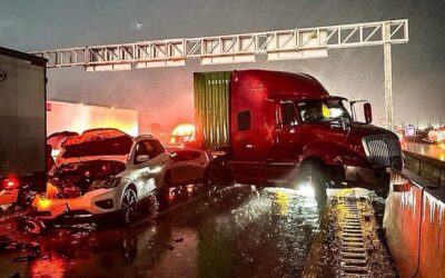 TRÁILER PROVOCA FUERTE CARAMBOLA SOBRE LA 57.