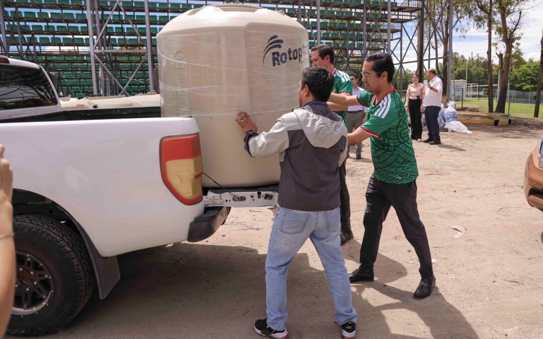 CHEPE GUERRERO BENEFICIA 690 FAMILIAS DE CORREGIDORA CON LA ENTREGA DE TINACOS.