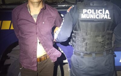 POLICÍAS DE CORREGIDORA ASEGURAN A UN VIOLENTO SUJETO EL CUAL SE ENCONTRABA ARMADO.