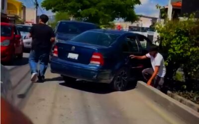MENORES DE EDAD PROVOCAN FUERTE CHOQUE EN LA COLONIA PASEOS DE SAN MIGUEL.