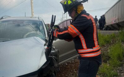 INTENTÓ GANARLE EL PASO AL TREN Y TERMINÓ SIENDO EMBESTIDO POR LA LOCOMOTORA.