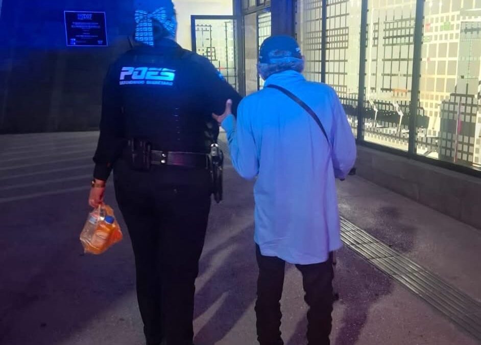 ELEMENTOS DE POES BRINDARON APOYO A UN ADULTO MAYOR QUE SE ENCONTRABA DESORIENTADO EN TAQ.