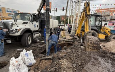 REALIZAN TRABAJOS PARA SUBSANAR EL SOCAVÓN QUE SE GENERÓ SOBRE AV. PASTEUR.