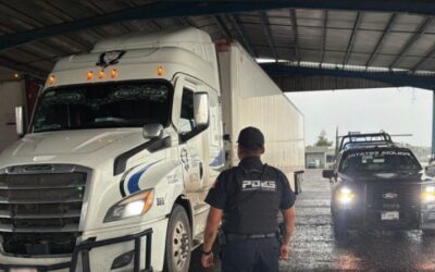 ELEMENTOS DE LA POLICÍA ESTATAL TRAS PERSECUCIÓN RECUPERARON UN TRÁILER CON REPORTE DE ROBO.